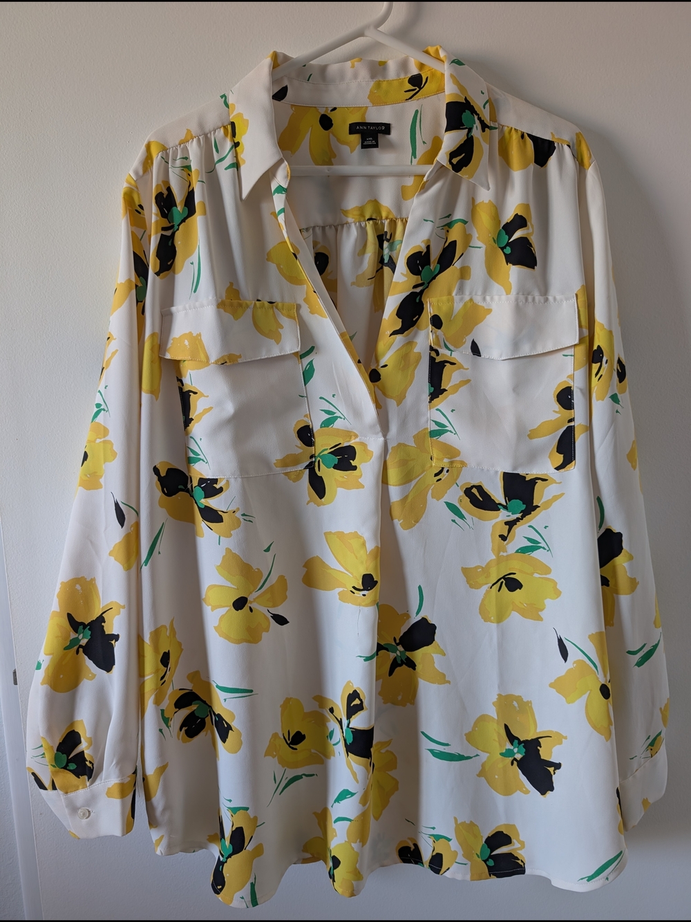Ann Taylor White Floral Button-Down Shirt with Yellow & Black Bloom